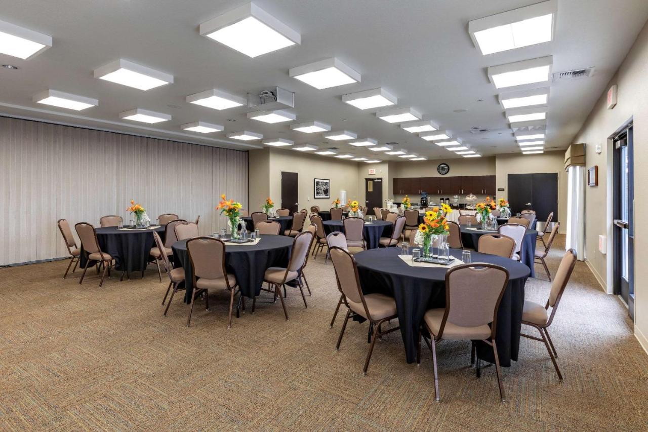 Sleep Inn & Suites Miles City Bagian luar foto