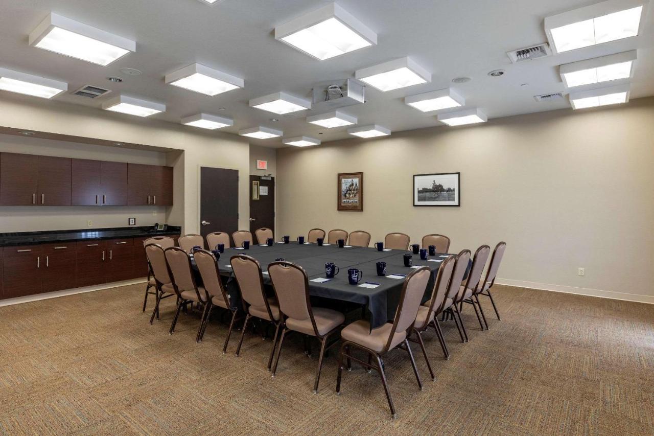 Sleep Inn & Suites Miles City Bagian luar foto