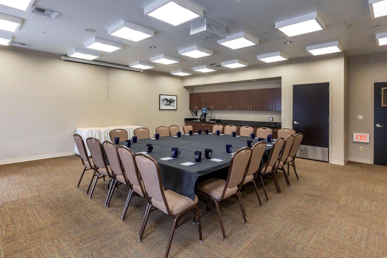 Sleep Inn & Suites Miles City Bagian luar foto