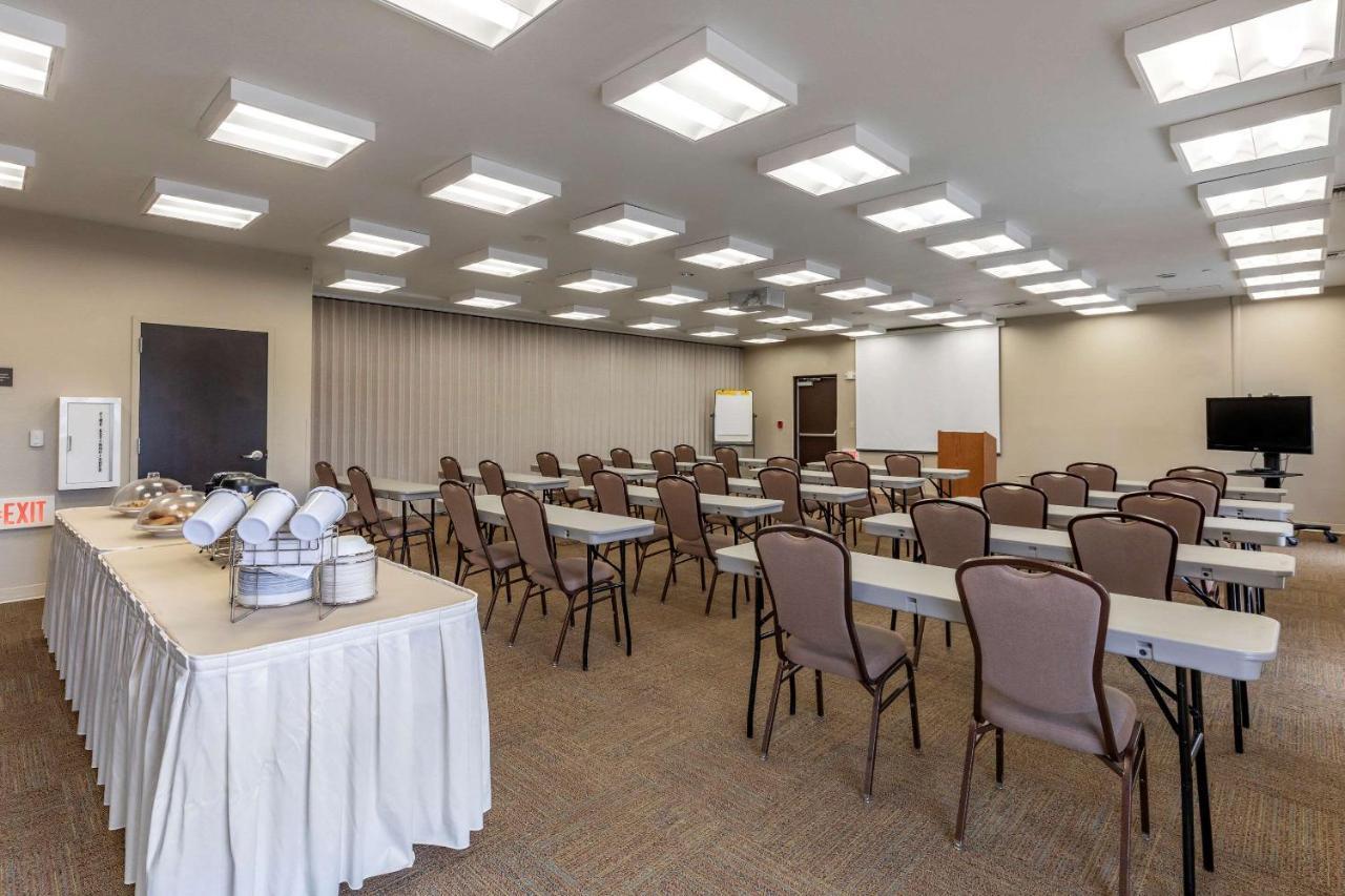Sleep Inn & Suites Miles City Bagian luar foto